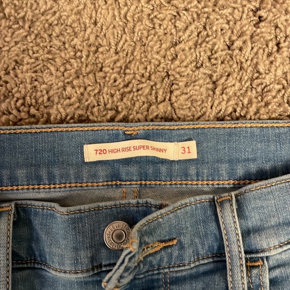 Levi’s 720 super high rise skinny jean. Size 31 - Picture 3 of 4